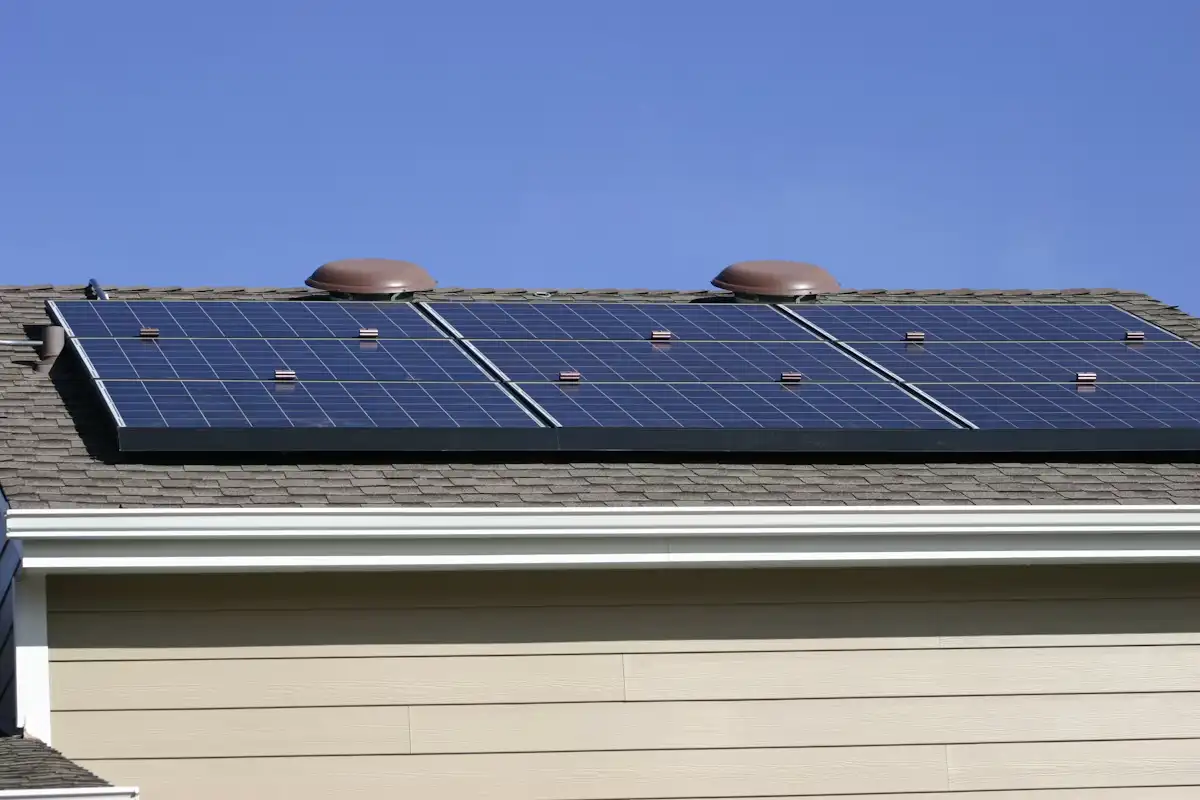 Moduli fotovoltaici sul tetto di una casa